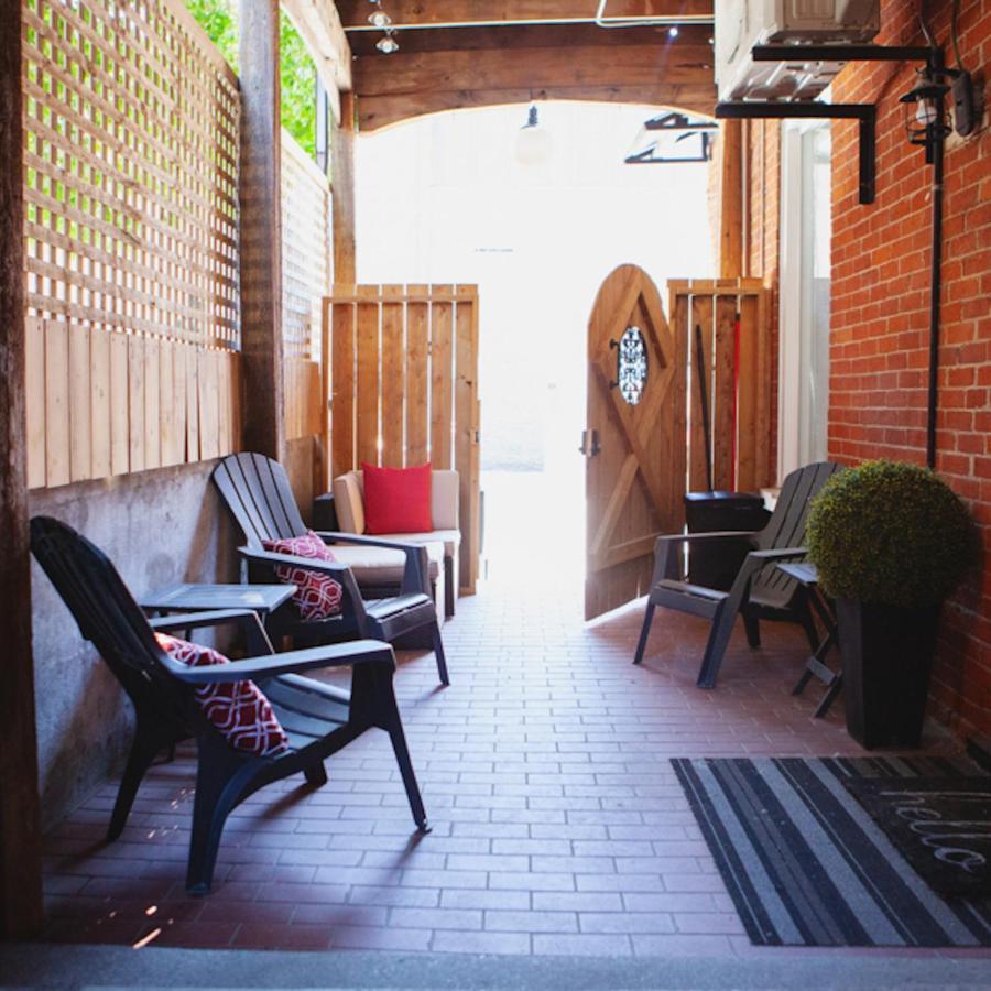 بيلفي Hip Heritage Main Floor Flat In Downtown District المظهر الخارجي الصورة