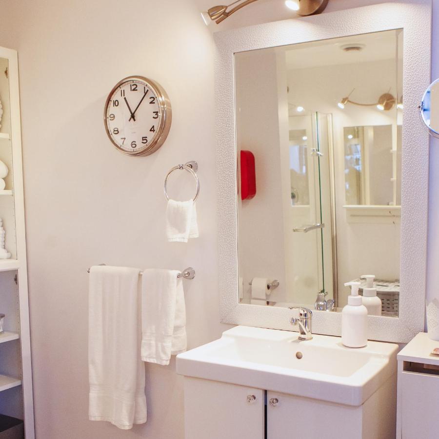 بيلفي Hip Heritage Main Floor Flat In Downtown District المظهر الخارجي الصورة
